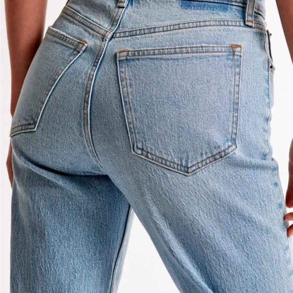 High Rise 90s Relaxed Jean - Picture 3 of 7